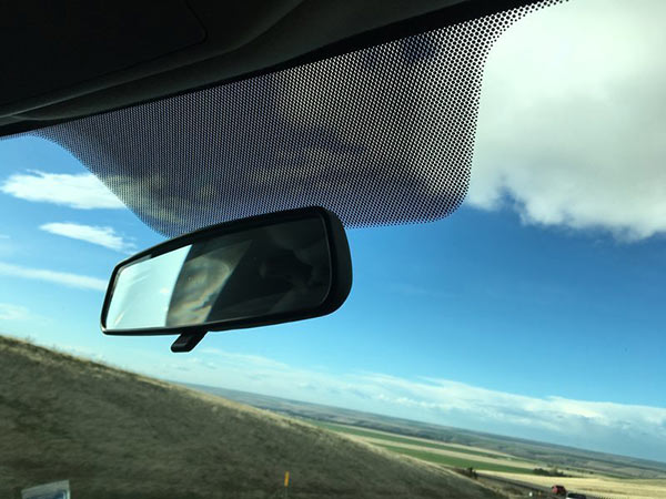 വിന്‍ഡ്ഷീല്‍ഡിന്റെ അറ്റത്തുള്ള ബ്ലാക് ഡോട്ടുകള്‍ക്ക് ഇത്ര പ്രാധാന്യമോ?