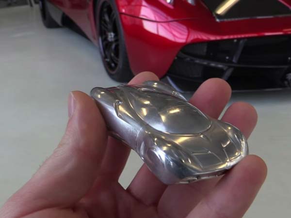 'കാര്‍ കീയില്‍ എന്തിരിക്കുന്നു?'; കൈപിടിയിലെ ചില വിസ്മയങ്ങള്‍