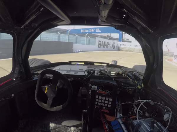 റോഡില്‍ മാത്രമല്ല, റേസ് ട്രാക്കിലും ഇനി സെല്‍ഫ് ഡ്രൈവിംഗ് കാറുകള്‍; വീഡിയോ