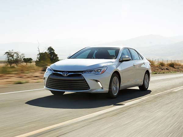 കാറുകളുടെ വില വെട്ടിക്കുറച്ച് ടൊയോട്ട; ഇന്നോവയിലും ആള്‍ട്ടിസിലും കുറഞ്ഞത് 2 ലക്ഷം രൂപ!