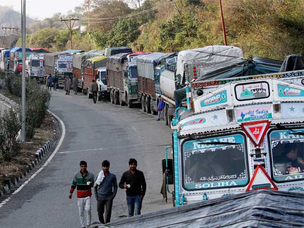 ജിഎസ്ടിക്ക് പിന്നാലെ 22 സംസ്ഥാനങ്ങള്‍ അതിര്‍ത്തി ചെക്ക്‌പോസ്റ്റുകള്‍ ഉപേക്ഷിച്ചു