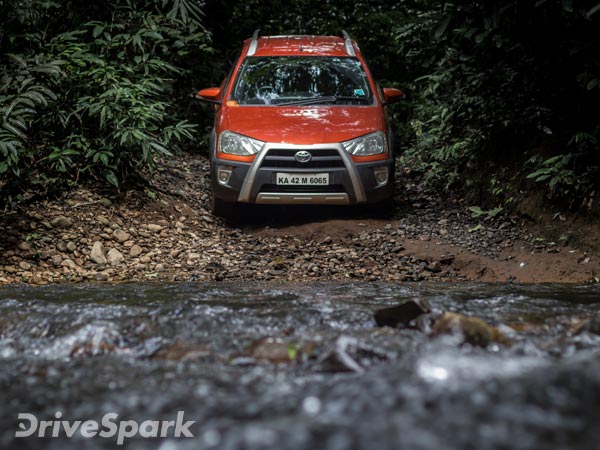 ഓഫ്‌റോഡിംഗാണോ താത്പര്യം; ഡ്രൈവിംഗില്‍ ശ്രദ്ധിക്കേണ്ട ചില കാര്യങ്ങള്‍