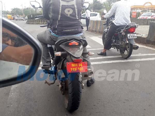 പുതിയ മഹീന്ദ്ര മോജോ എത്തുന്നു; ക്യാമറ പകര്‍ത്തിയ പുതിയ മോട്ടോര്‍സൈക്കിളിന്റെ ചിത്രങ്ങള്‍