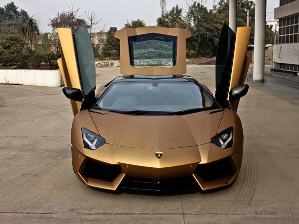 പദ്മിനിയില്‍ തുടങ്ങിയ ദിലീപ് ഛബ്രിയ; ആദ്യ ഇന്ത്യന്‍ സൂപ്പര്‍ കാറിലേക്കുള്ള DC യുടെ ദൂരം ഇങ്ങനെ