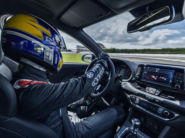 ഇത് ഗംഭീരം!; ആദ്യ പെര്‍ഫോര്‍മന്‍സ് ഹാച്ച്ബാക്ക് i30N നെ ഹ്യുണ്ടായി അവതരിപ്പിച്ചു