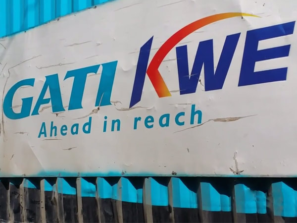 മണാലിയിലേക്ക് കയറ്റി അയച്ച റോയല്‍ എന്‍ഫീല്‍ഡുകളുടെ അവസ്ഥ; വീഡിയോ