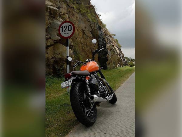 റോയല്‍ എന്‍ഫീല്‍ഡില്‍ ഒരു സ്‌ക്രാമ്പ്‌ളര്‍; അതിഗംഭീരം, ഇത് അക്കീലസ്!