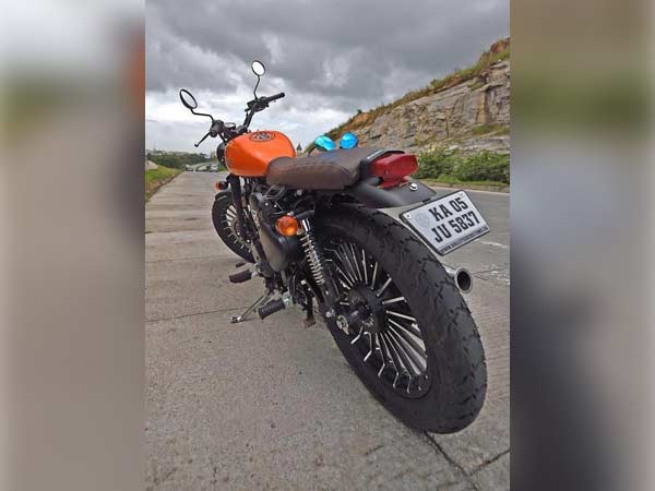 റോയല്‍ എന്‍ഫീല്‍ഡില്‍ ഒരു സ്‌ക്രാമ്പ്‌ളര്‍; അതിഗംഭീരം, ഇത് അക്കീലസ്!