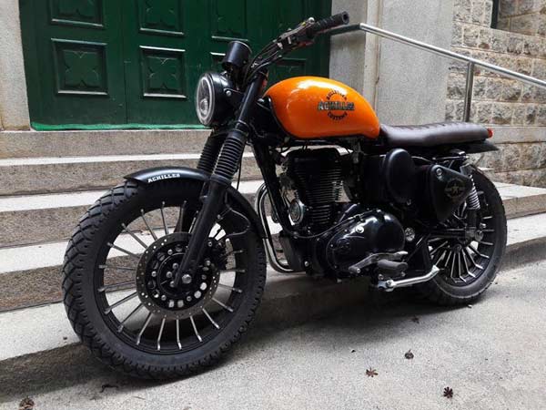 റോയല്‍ എന്‍ഫീല്‍ഡില്‍ ഒരു സ്‌ക്രാമ്പ്‌ളര്‍; അതിഗംഭീരം, ഇത് അക്കീലസ്!