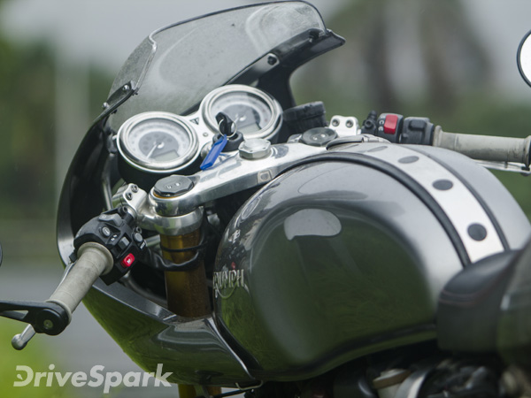 ആധുനികതയിൽ തീർത്ത പഴമ — ട്രയംഫ് ത്രക്സ്റ്റണ്‍ ആര്‍ റിവ്യു