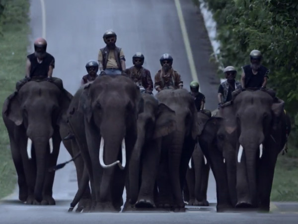 എന്നാലും റോയല്‍ എന്‍ഫീല്‍ഡിനോട് ഇത് വേണ്ടിയിരുന്നില്ല!; ബജാജിന്റെ പുതിയ പരസ്യം വൈറല്‍