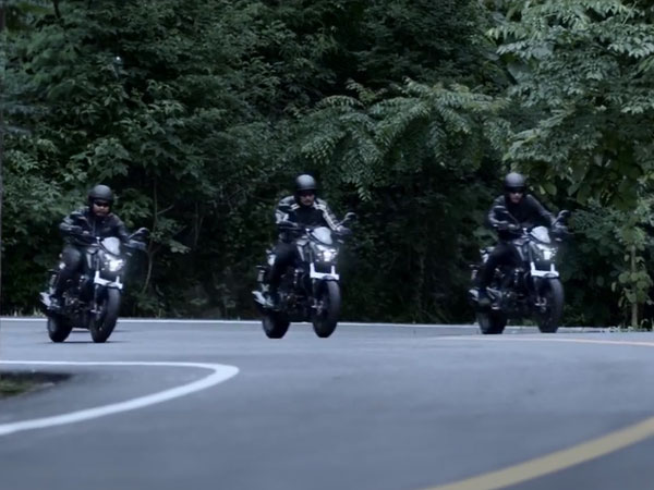 എന്നാലും റോയല്‍ എന്‍ഫീല്‍ഡിനോട് ഇത് വേണ്ടിയിരുന്നില്ല!; ബജാജിന്റെ പുതിയ പരസ്യം വൈറല്‍