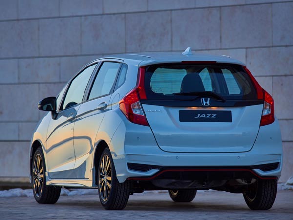 പുതിയ മുഖവുമായി 2017 ജാസ്; മറയ്ക്ക് പുറത്ത് വന്ന ഹോണ്ടയുടെ ഹാച്ച്ബാക്ക്