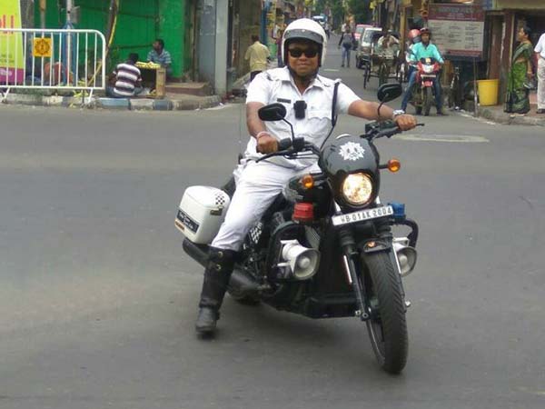 റോയല്‍ എന്‍ഫീല്‍ഡിനെ വേണ്ടെന്ന് കൊല്‍ക്കത്ത; ഡോമിനാര്‍ അല്ല! ഇത്തവണ വില്ലന്‍, ഹാര്‍ലി