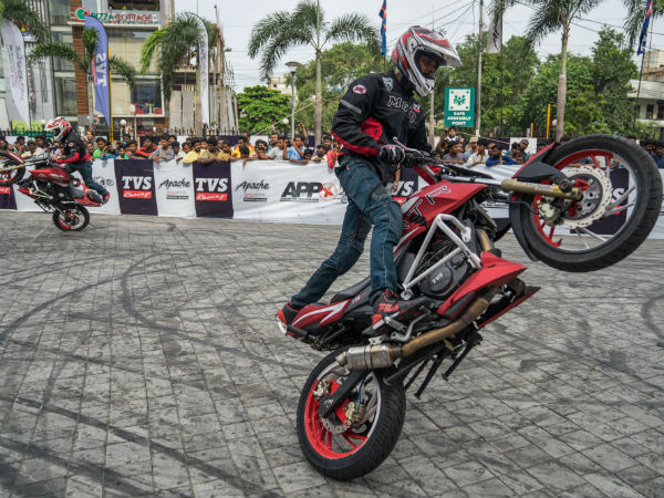 സാഹസികത പരസ്യത്തില്‍ മാത്രമല്ല; അപാച്ചെ കൊണ്ട് ടിവിഎസ് കുറിച്ച പുതിയ റെക്കോര്‍ഡ്