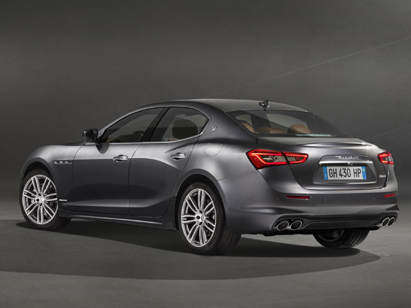 മറയ്ക്ക് പുറത്ത് എത്തിയ മാസരാട്ടി ഗില്‍ബി ഗ്രാന്‍ലൂസോ