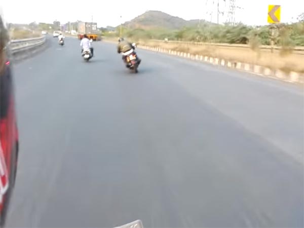 എന്നിട്ടും കിട്ടിയില്ല; റോയല്‍ എന്‍ഫീല്‍ഡ് 750 പിടിക്കാന്‍ പാടുപെടുന്ന കെടിഎം 390