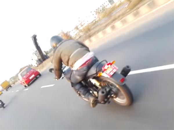 എന്നിട്ടും കിട്ടിയില്ല; റോയല്‍ എന്‍ഫീല്‍ഡ് 750 പിടിക്കാന്‍ പാടുപെടുന്ന കെടിഎം 390