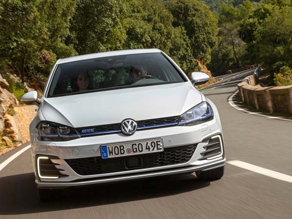 ആഘോഷിക്കാന്‍ ഫോക്‌സ്‌വാഗണിന് ഉണ്ട് ഒരു കാരണം; പുഞ്ചിരി സമ്മാനിച്ച ഗോള്‍ഫ് ജിടിഇ