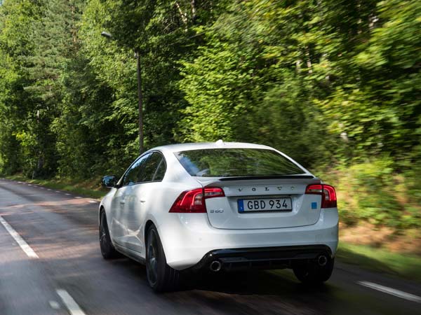 മറയ്ക്ക് പുറത്ത് അവതരിച്ച 2018 വോള്‍വോ S60, V60 പോള്‍സ്റ്റാര്‍ ഫെയ്‌സ്‌ലിഫ്റ്റുകള്‍