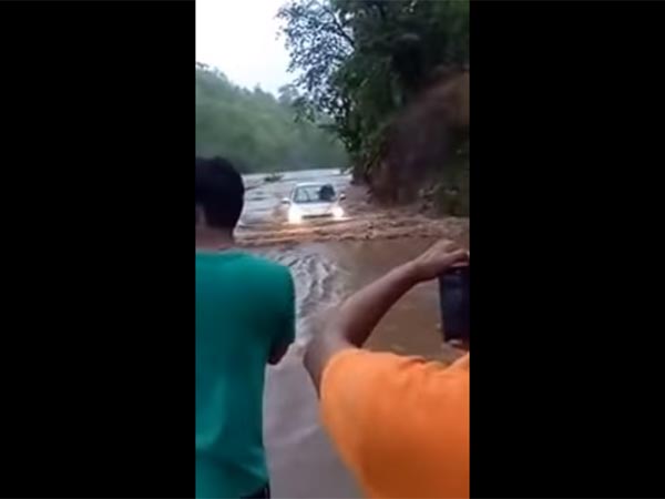 അഞ്ച് അടി വെള്ളത്തിലും അടി പതറാതെ ടാറ്റ ടിഗോര്‍; ഇത് അതിശയിപ്പിക്കും!