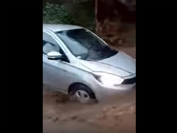 അഞ്ച് അടി വെള്ളത്തിലും അടി പതറാതെ ടാറ്റ ടിഗോര്‍; ഇത് അതിശയിപ്പിക്കും!