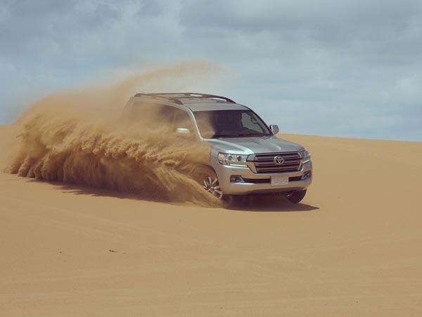 2017 ഫ്രാങ്ക്ഫട്ട് മോട്ടോര്‍ ഷോയിലേക്കായി ടൊയോട്ട കാത്ത് വെച്ച പുതുതലമുറ ലാന്‍ഡ് ക്രൂയിസര്‍