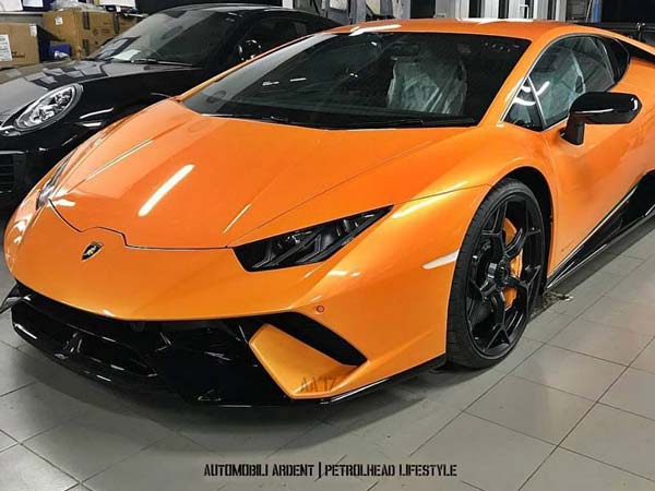 സൂപ്പര്‍കാറുകള്‍ പറന്നിറങ്ങുന്നു; ആദ്യ ലംബോര്‍ഗിനി ഉറാക്കാന്‍ പെര്‍ഫോര്‍മന്തെ ഇന്ത്യയില്‍ എത്തി