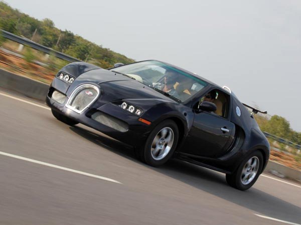 ഇത് അപാര മേക്ക്ഓവര്‍; ബുഗാറ്റി വെയ്‌റോണായി മാറിയ മാരുതി എസ്റ്റീം