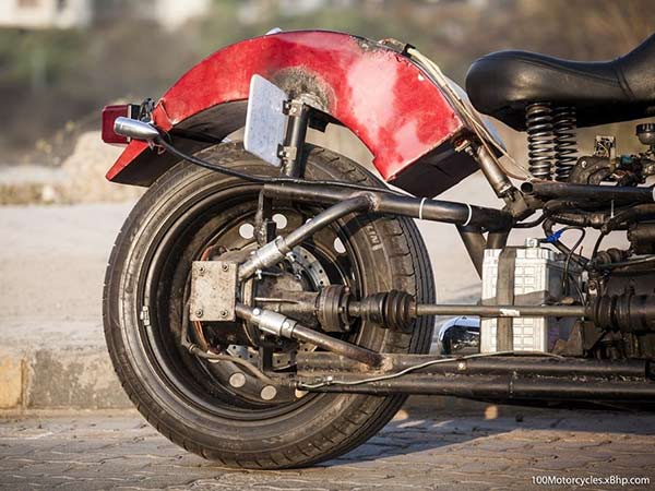 ഇഷ്ടം ബൈക്കിനോട്, എന്നാല്‍ കിട്ടിയത് കാറും; ഇത് മാരുതി 800 കൊണ്ടൊരു ബൈക്ക്