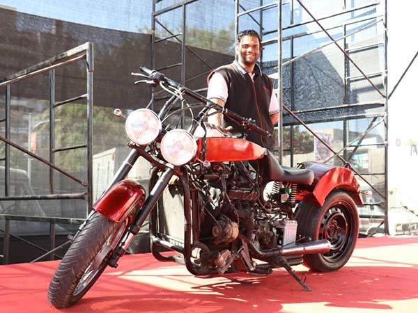 ഇഷ്ടം ബൈക്കിനോട്, എന്നാല്‍ കിട്ടിയത് കാറും; ഇത് മാരുതി 800 കൊണ്ടൊരു ബൈക്ക്