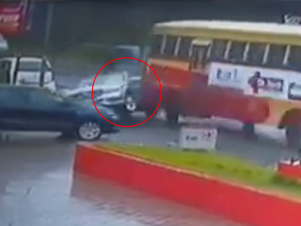 മെര്‍സിഡീസ് ബെന്‍സിനെ ഇടിച്ച് തെറിപ്പിച്ച് കെഎസ്ആര്‍ടിസി ബസ്; യാത്രക്കാര്‍ അത്ഭുതകരമായി രക്ഷപ്പെട്ടു