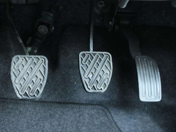 കാര്‍ തകരാറിലാക്കുന്ന 10 ഡ്രൈവിംഗ് ശീലങ്ങള്‍; നിങ്ങള്‍ക്കുമുണ്ടോ ഈ ശീലങ്ങള്‍?