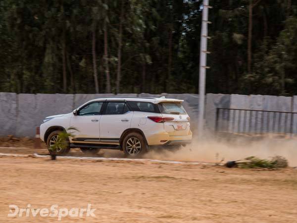 കാര്‍ നിറം വെള്ളയാണോ? ഒരുപക്ഷെ നിങ്ങള്‍ അറിയാത്ത ഗുണങ്ങളും ദോഷങ്ങളും