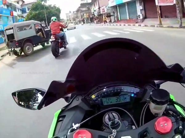 തടഞ്ഞു നിര്‍ത്തി അധിക്ഷേപം; സൂപ്പര്‍ബൈക്കുകളെ കണ്ടാല്‍ പൊലീസിന് 'കലിയിളകുമോ' എന്ന് സോഷ്യല്‍ മീഡിയ