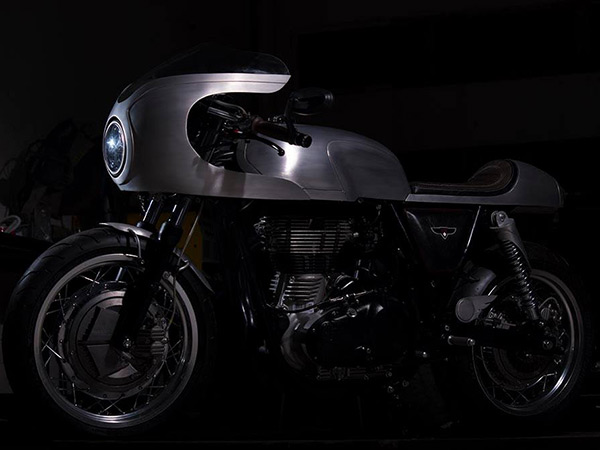 ഈ 'സില്‍വര്‍ ബുള്ളറ്റി'നോട് പ്രേമം തോന്നിയില്ലെങ്കിലേ അത്ഭുതമുള്ളൂ!