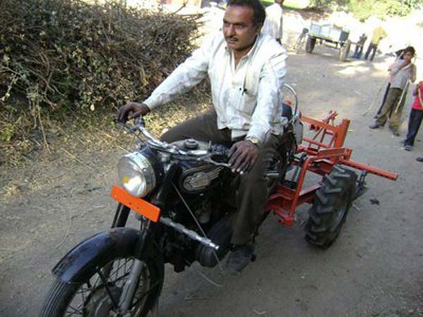 ട്രാക്ടര്‍ വാങ്ങാന്‍ പണമില്ല; ഗുജറാത്തി കര്‍ഷകന്‍ നിര്‍മ്മിച്ചത്, ബുള്ളറ്റ് കൊണ്ടൊരു ട്രാക്ടര്‍!