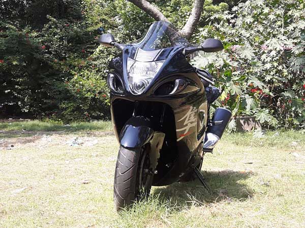 മച്ചാനെ ബൂസാ.. ക്ഷമിക്കണം ഇത് ഹീറോ കരിസ്മയാണ്!