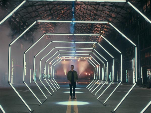 പുതിയ ഡോമിനാര്‍ പരസ്യം തിരിഞ്ഞു കൊത്തി; ബജാജിന് എതിരെ പ്രതിഷേധവുമായി ആരാധകര്‍