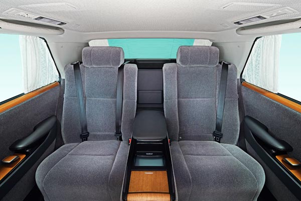 ആഢംബരത്തിന്റെ അവസാന വാക്ക് റോള്‍സ് റോയ്‌സ് അല്ല, കിടപിടിക്കാന്‍ ടൊയോട്ടയുമുണ്ട്!