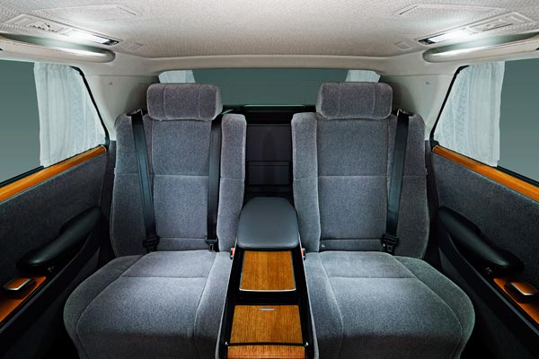 ആഢംബരത്തിന്റെ അവസാന വാക്ക് റോള്‍സ് റോയ്‌സ് അല്ല, കിടപിടിക്കാന്‍ ടൊയോട്ടയുമുണ്ട്!