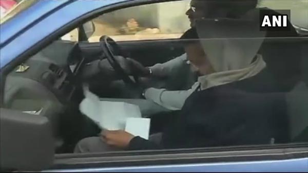 കേജരിവാളിന്റെ പ്രശസ്ത നീല മാരുതി വാഗണ്‍ആര്‍ മോഷണം പോയി; പൊലീസിന്റെ ശ്രദ്ധ എവിടെയെന്ന് മുഖ്യമന്ത്രി