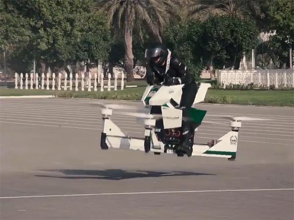 ദുബായ് പൊലീസിന് കൂട്ടായി പറക്കും ബൈക്ക്; അമ്പരപ്പ് മാറാതെ ലോകരാജ്യങ്ങള്‍