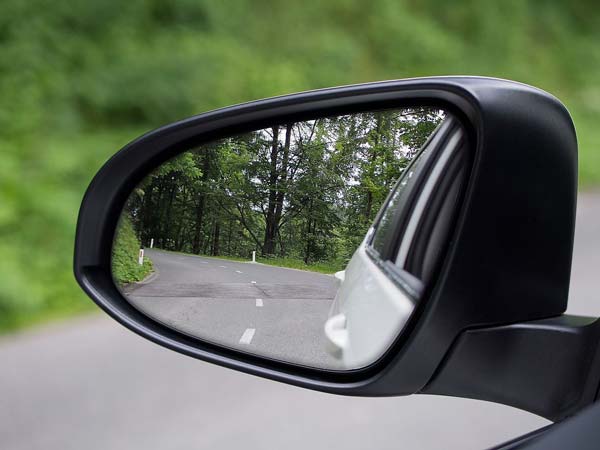 കാറില്‍ ബ്ലൈന്‍ഡ് സ്‌പോട് മിററുകള്‍ സുരക്ഷിതമാണോ? — അറിഞ്ഞിരിക്കേണ്ട ചില കാര്യങ്ങള്‍