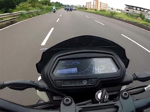 ഇത് അതിമോഹം; 750 സിസി ബുള്ളറ്റിനെ തോല്‍പിക്കാന്‍ ശ്രമിച്ച് ബജാജ് ഡോമിനാര്‍