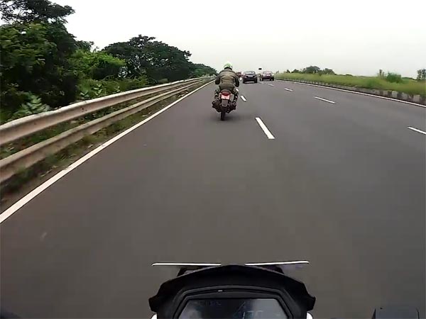 ഇത് അതിമോഹം; 750 സിസി ബുള്ളറ്റിനെ തോല്‍പിക്കാന്‍ ശ്രമിച്ച് ബജാജ് ഡോമിനാര്‍