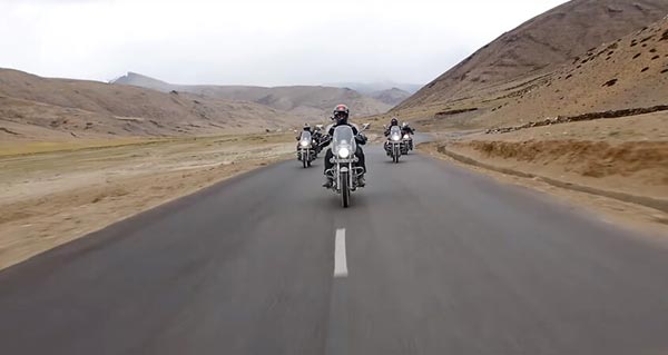 റോയല്‍ എന്‍ഫീല്‍ഡിന് മുന്നില്‍ കീഴടങ്ങാന്‍ തയ്യാറല്ല; അവഞ്ചര്‍ 400 മായി ബജാജ് വരുന്നു!