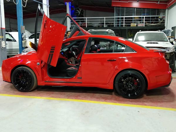 കമാരോയുടെ മുഖവുമായി ഒരു ഷെവര്‍ലെ ക്രൂസ്; ഗംഭീരമെന്ന് കാര്‍പ്രേമികള്‍