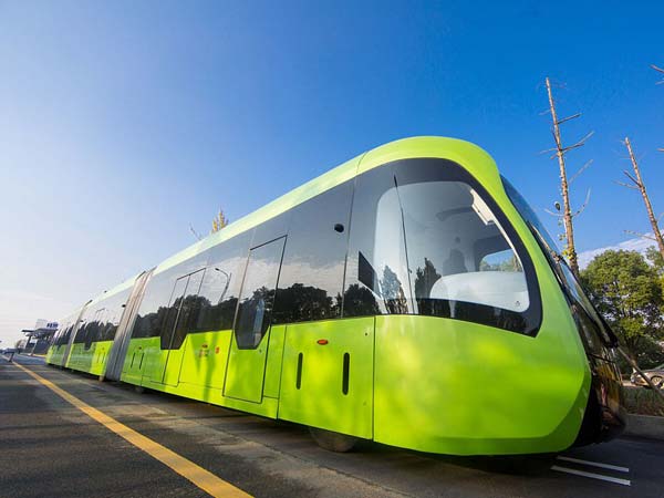 പാളം വേണ്ട, ഈ ട്രെയിന്‍ സഞ്ചരിക്കുക റോഡിലൂടെ; ഇത് പുതിയ ചൈനീസ് വിസ്മയം!