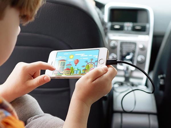 കാറില്‍ നിന്നും ഫോണ്‍ ചാര്‍ജ്ജ് ചെയ്യരുതെന്ന് പറയാന്‍ കാരണം